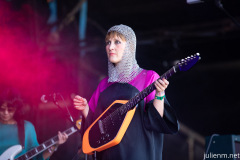 2022-06-26-CateLeBon-ThePark-Glastonbury-JulienM-01