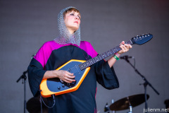 2022-06-26-CateLeBon-ThePark-Glastonbury-JulienM-06