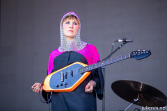 2022-06-26-CateLeBon-ThePark-Glastonbury-JulienM-07