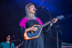 2022-06-26-CateLeBon-ThePark-Glastonbury-JulienM-10