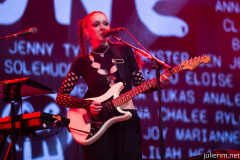 2022-06-25-HollyHumberstone-JohnPeelStage-Glastonbury-JulienM-06