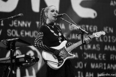2022-06-25-HollyHumberstone-JohnPeelStage-Glastonbury-JulienM-07