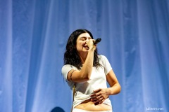 2025-06-27-Lorde-Woodsies-GlastonburyFestival-JulienM-04