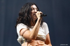 2025-06-27-Lorde-Woodsies-GlastonburyFestival-JulienM-16