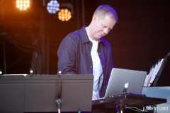 2023-06-24-MaxRichter-TheParkStage-Glastonbury-JulienM-06