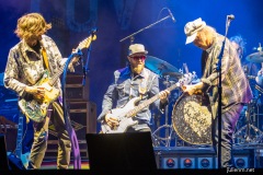 2025-06-28-NeilYoung-PyramidStage-GlastonburyFestival-JulienM-08