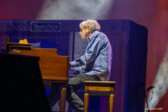 2025-06-28-NeilYoung-PyramidStage-GlastonburyFestival-JulienM-19