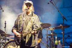 2025-06-28-NeilYoung-PyramidStage-GlastonburyFestival-JulienM-20