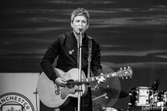 2022-06-25-NoelGallagher-PyramidStage-Glastonbury-JulienM-10