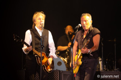2022-06-25-PaulMcCartney-PyramidStage-Glastonbury-JulienM-06