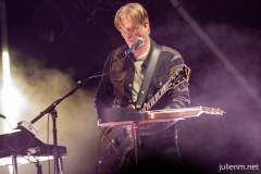 2023-06-25-QueenOfTheStoneAge-OtherStage-Glastonbury-JulienM-03