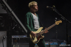 2023-06-25-QueenOfTheStoneAge-OtherStage-Glastonbury-JulienM-04