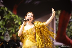 2023-06-25-SophieEllisBextor-PyramidStage-Glastonbury-JulienM-06