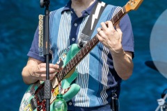 2025-06-28-Weezer-OtherStage-GlastonburyFestival-JulienM-04