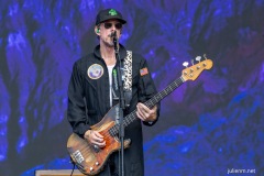 2025-06-28-Weezer-OtherStage-GlastonburyFestival-JulienM-10