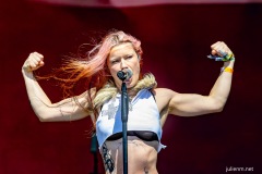 2025-06-27-WetLeg-OtherStage-GlastonburyFestival-JulienM-09