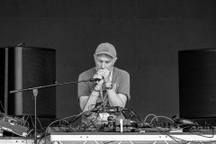 2025-06-28-YannTiersen-TheParkStage-GlastonburyFestival-JulienM-03