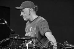 2025-06-28-YannTiersen-TheParkStage-GlastonburyFestival-JulienM-04