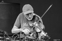 2025-06-28-YannTiersen-TheParkStage-GlastonburyFestival-JulienM-07